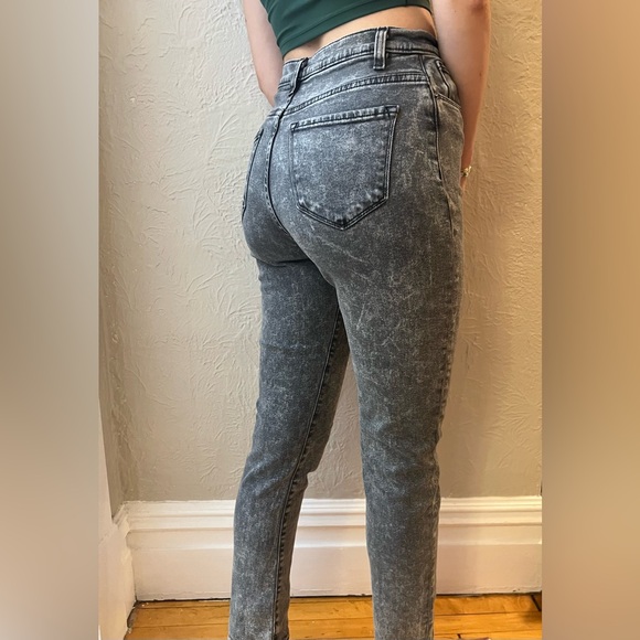 ✨2 for $25✨BDG | high rise mom jeans - Picture 2 of 4